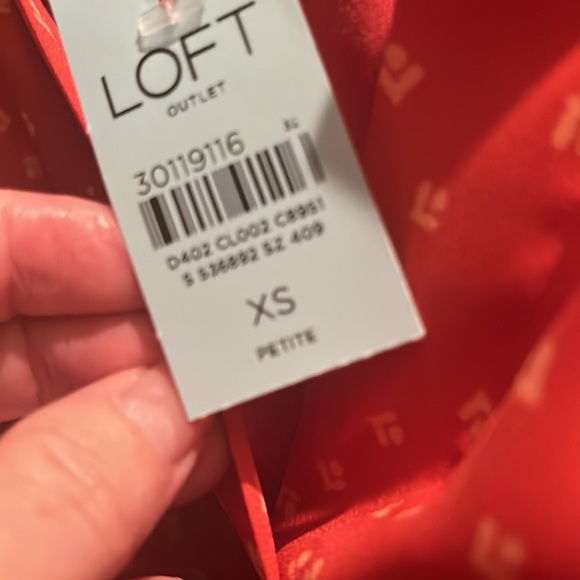 Loft outlet XS petite red print flutter sleeve blouse. - Picture 5 of 6